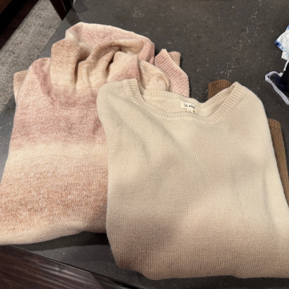 Set of 2 Womens L Sweaters